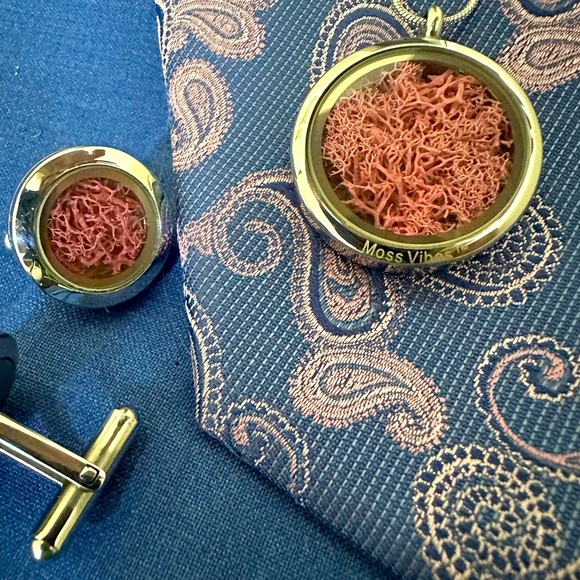 Eternal Moss Locket Pendant Necklace- Rose Pink - Picture 7 of 10